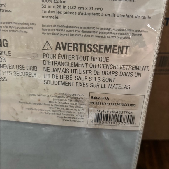 “Truly Scrumptious" fitted crib sheet from the "Dinosaur Tracks" - Picture 10 of 13